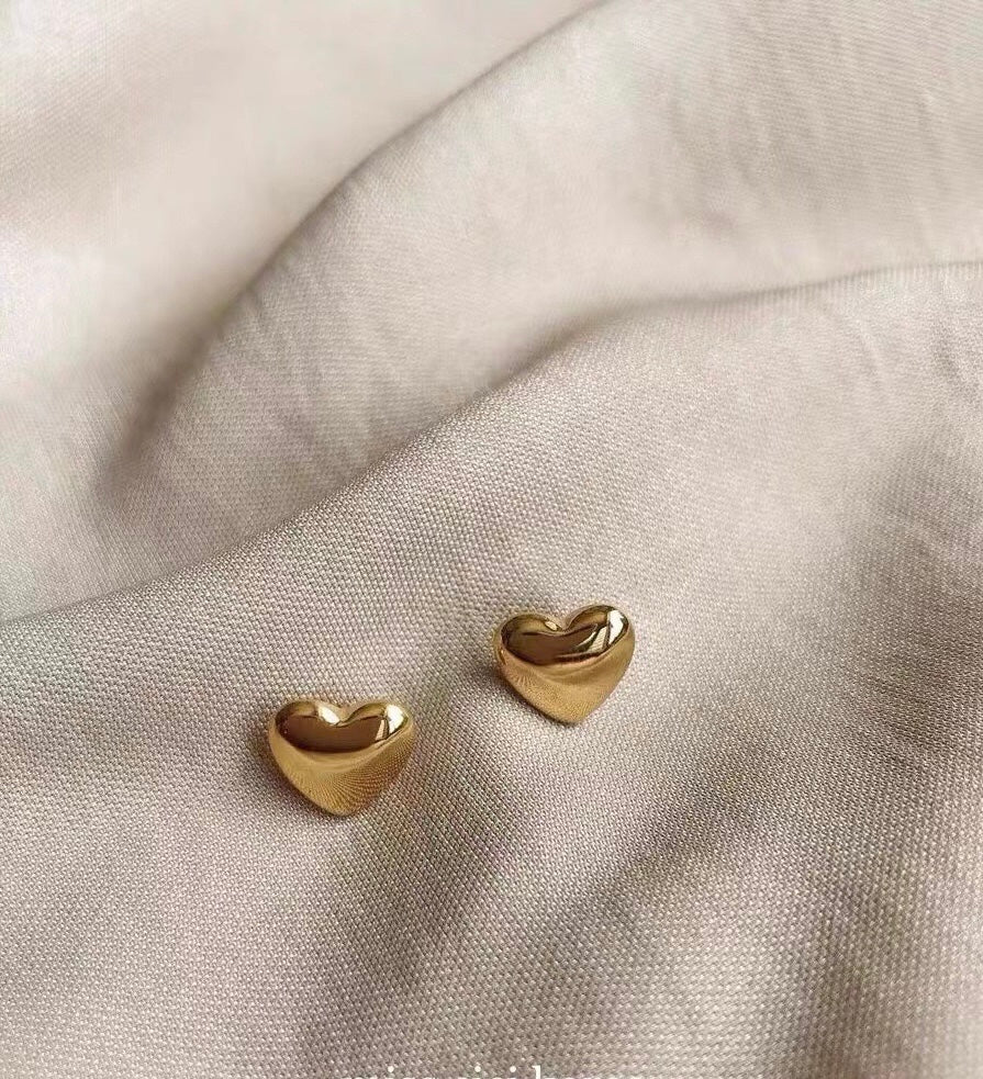 18k Solid Gold Heart Studs